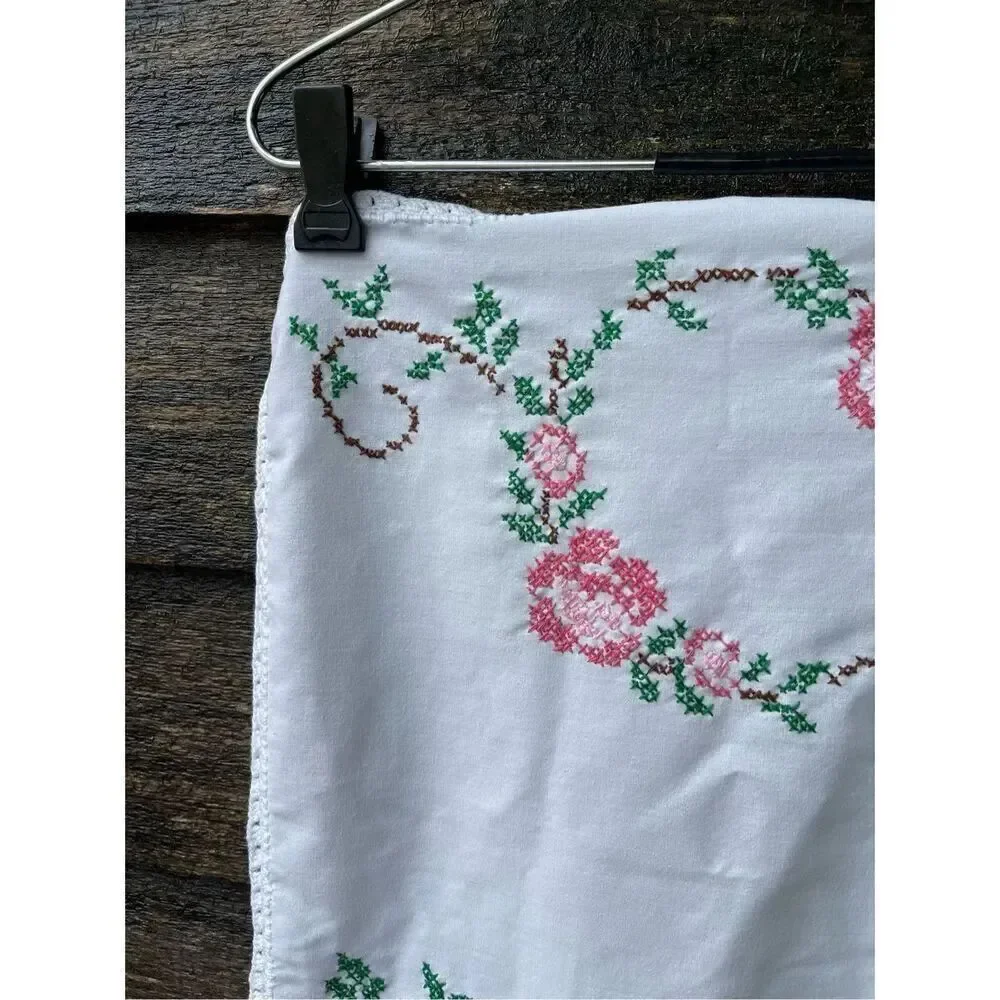 Vintage embroidered floral crocheted edge table runner.